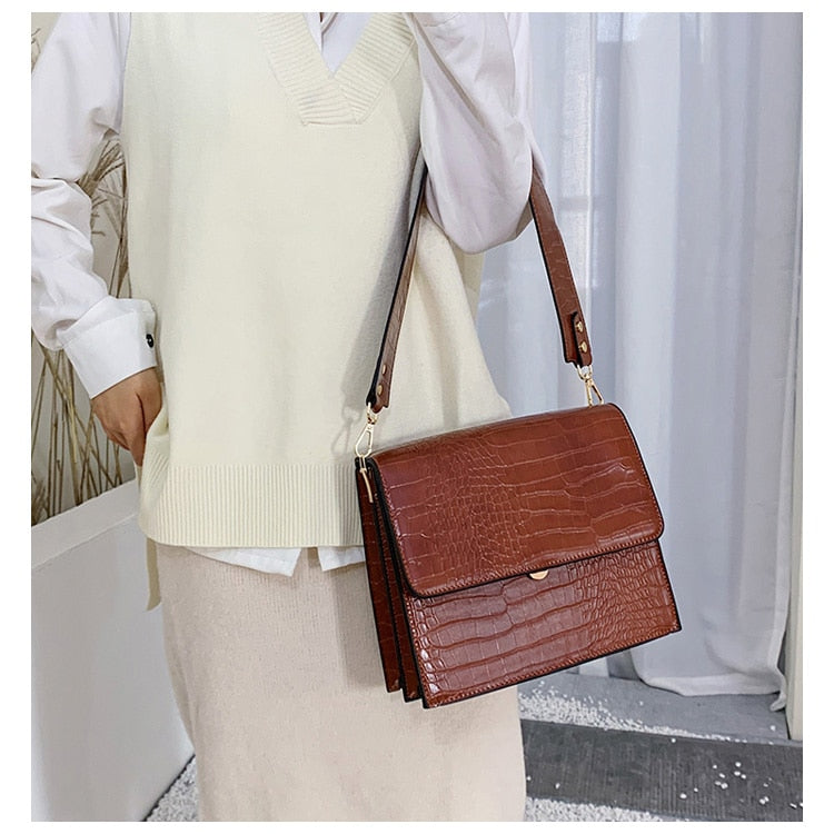 Adriel תיק צד דמוי עור מנוחש