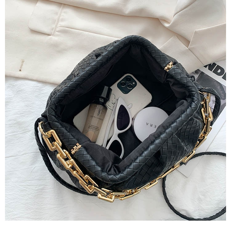 Uriel תיק באקט דמוי עור עם שרשרת